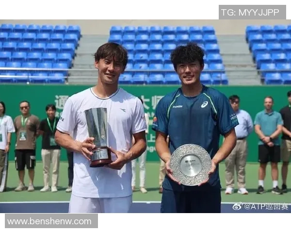 广州网球队与上海网球队赛后分析：战术配合与表现评估