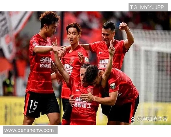 足球明星们的强力射门瞬间展现了他们的技巧与激情让球迷热血沸腾 足球明星们的强力射门瞬间展现了他们的技巧与激情让球迷热血沸腾