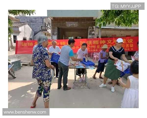 追忆绿茵传奇足球明星的辉煌岁月与不朽精神海报展览